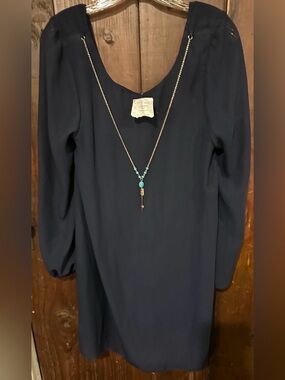 Like NEW! Bailey Blue Women's L Navy Long Sleeve Shift Dress with Necklace